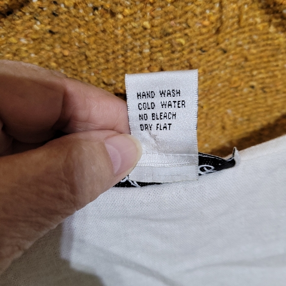 (4259) AKC, Women's White Top. Sleeveless ,Size 1X, - Picture 5 of 6